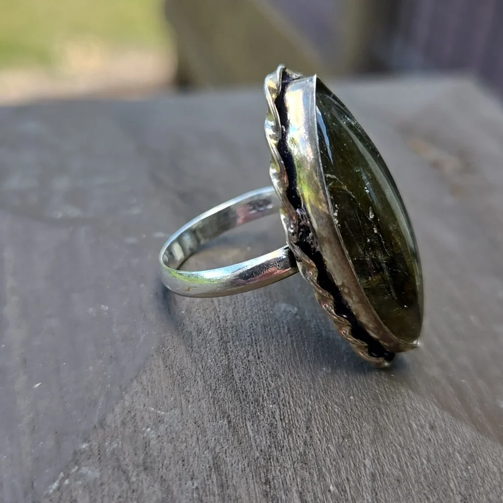 Labradorite Ring - Picture 3 of 7